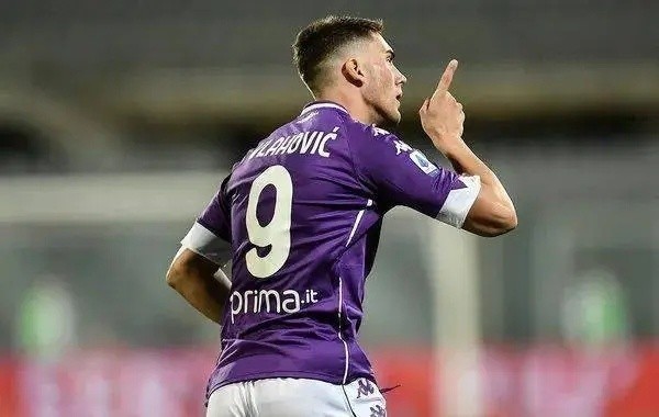  佛罗伦萨老将发威，梅开二度助球队扭转颓势  