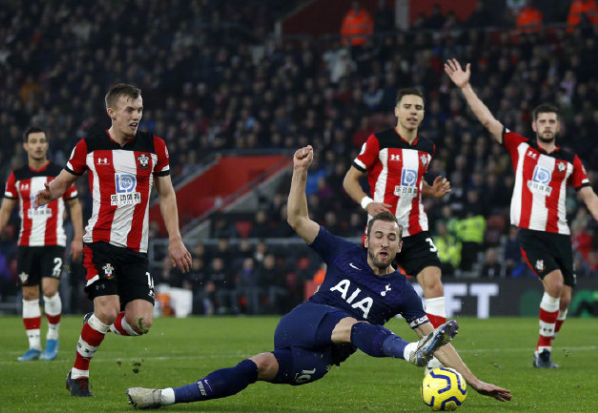  南安普敦保级生死战，亚当斯世界波破僵局