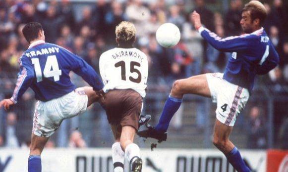  美因茨前锋抓住对方失误冷静推射空门得手锁定胜局